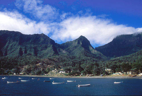 vista de San Juan Bautista, © Juan Fernandez Islands Conservancy, 2002