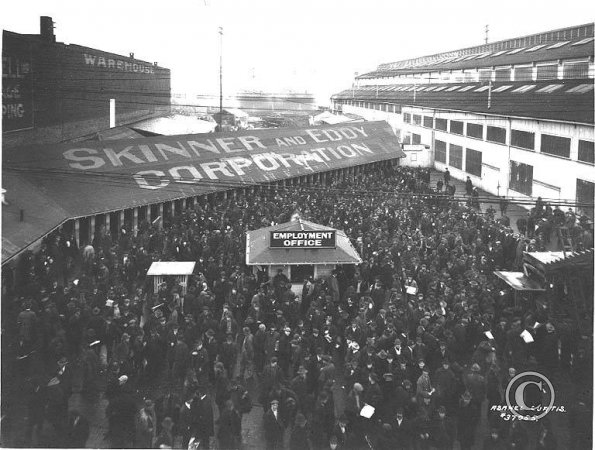 Shipyard workers at Skinner and Eddy shipyard at Pier 36, 1919