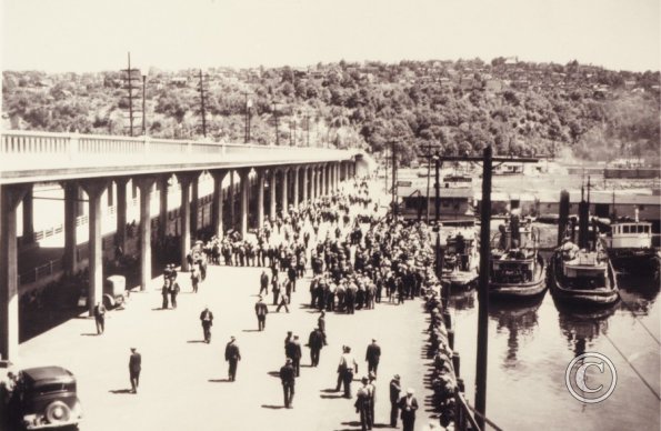 22 - Garfield Bridge _amp_ Longshore Pickets Before The Tear Gas