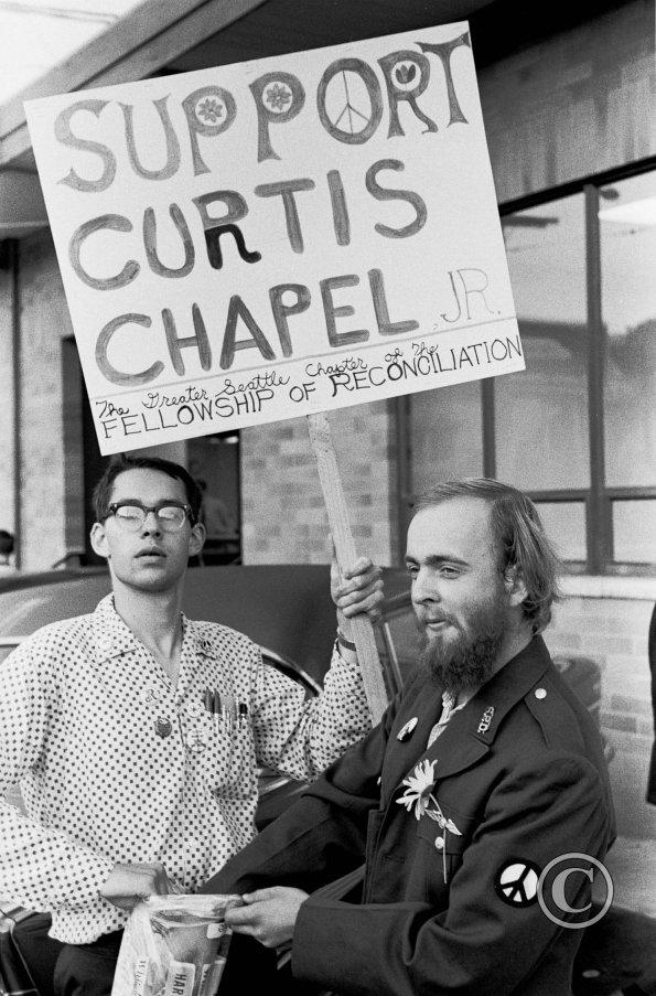 Support rally for resister Curtis Chapel