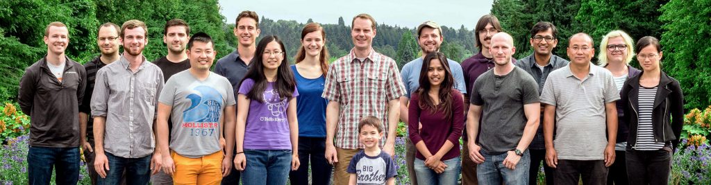 Picture of all The Ginger Lab Group Members in front of the Mont Rainier at the University of Washington in Seattle, USA