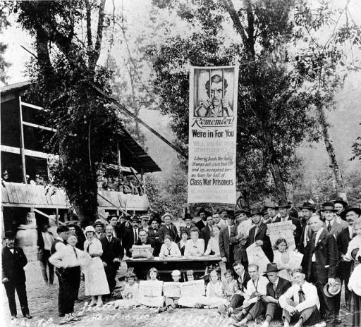 Outdoor IWW picnic gathering, 1919 (photograph)